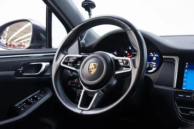 Porsche Macan view 10