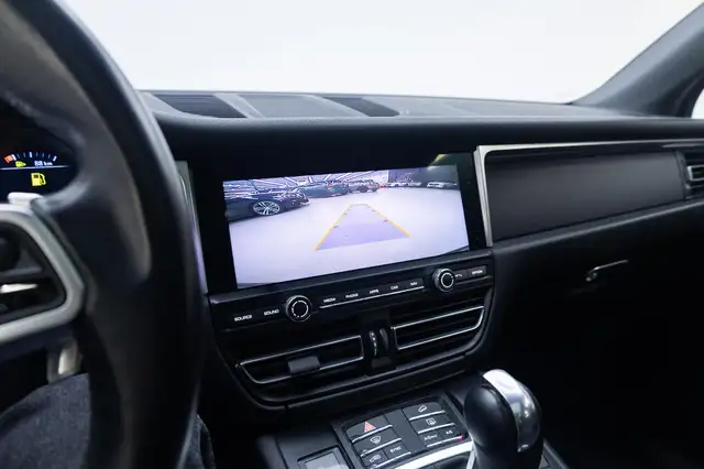 Porsche Macan view 14