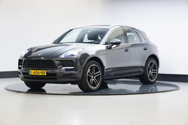 Porsche Macan view 17