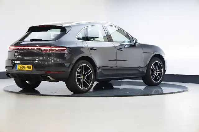 Porsche Macan view 21