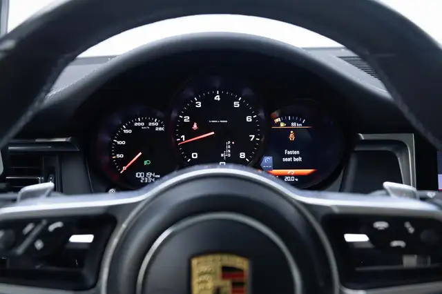 Porsche Macan view 11