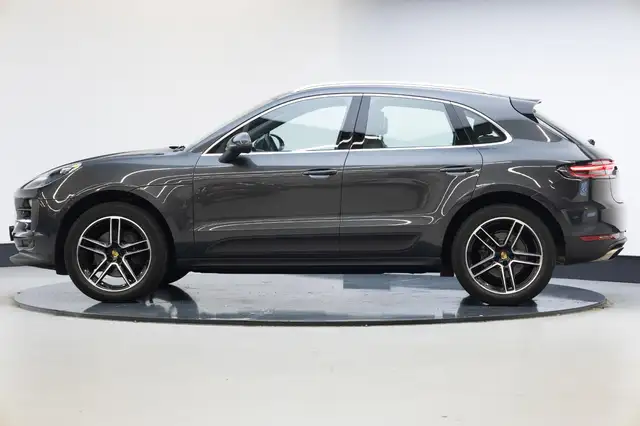 Porsche Macan view 18