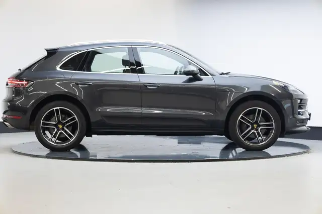 Porsche Macan view 19