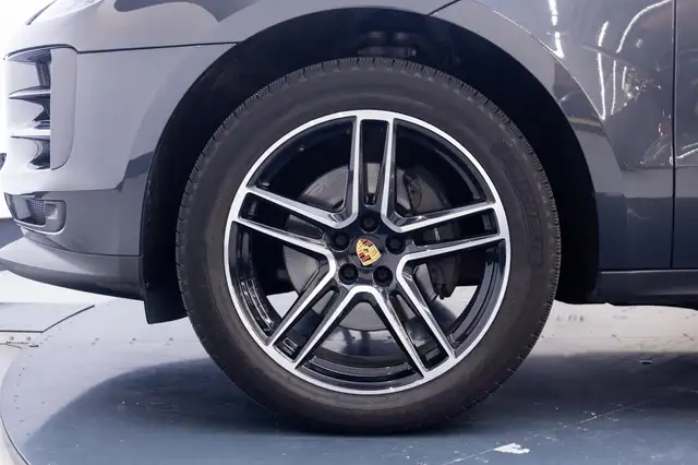 Porsche Macan view 16