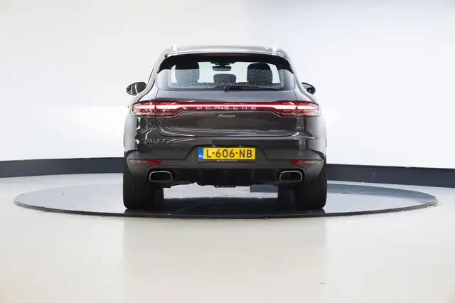 Porsche Macan view 20