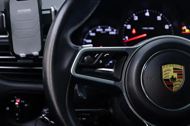 Porsche Macan view 12
