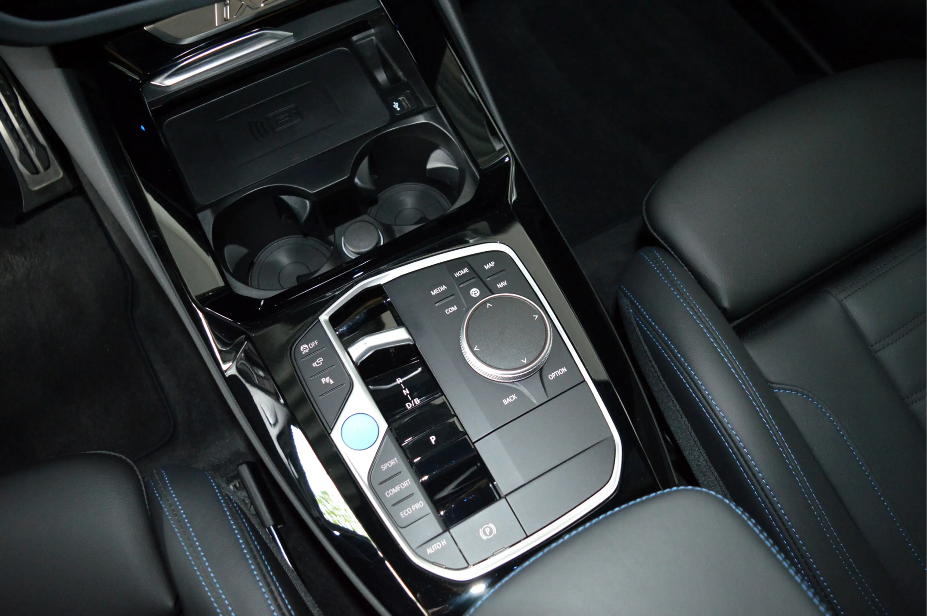 BMW iX3 High Exe M-Sportedition | Trekhaak | Stuurwiel Ver — photo 24