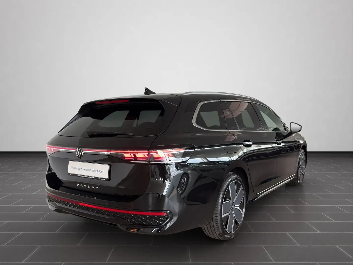 Volkswagen Passat Variant R-Line 2.0 TDI DSG AHK NAVI PANO Schwarz - 2