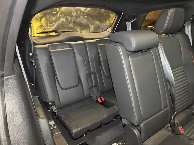 Land Rover Discovery Sport view 13