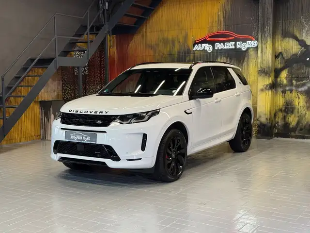 Land Rover Discovery Sport view 3