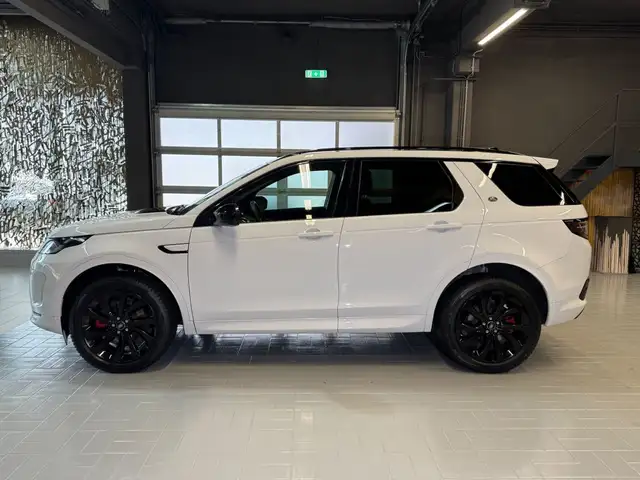 Land Rover Discovery Sport view 4