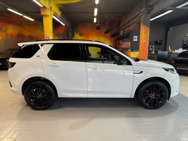 Land Rover Discovery Sport view 8