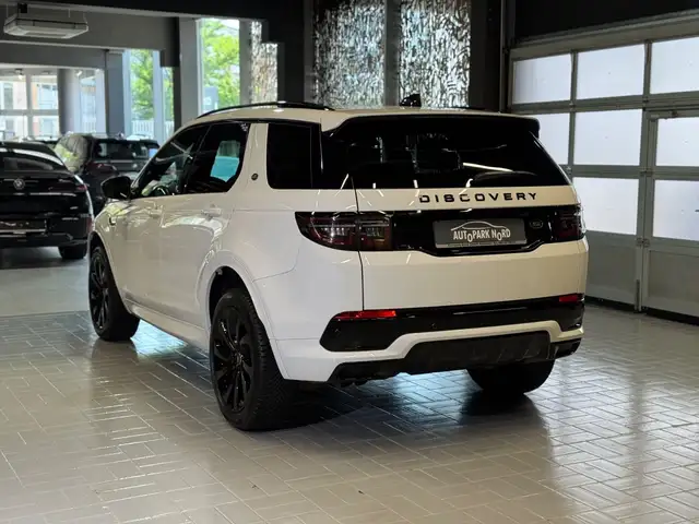 Land Rover Discovery Sport view 5