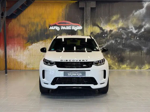 Land Rover Discovery Sport view 2