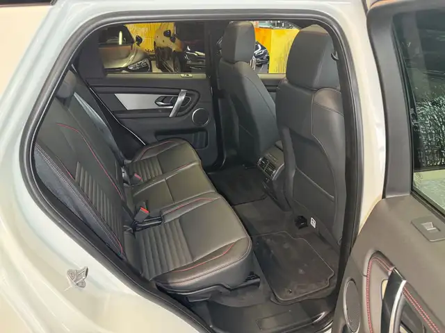 Land Rover Discovery Sport view 14