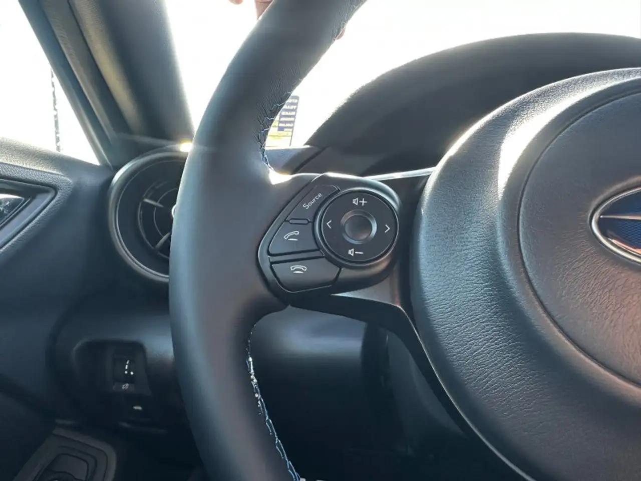 Subaru BRZ снимка Subaru BRZ