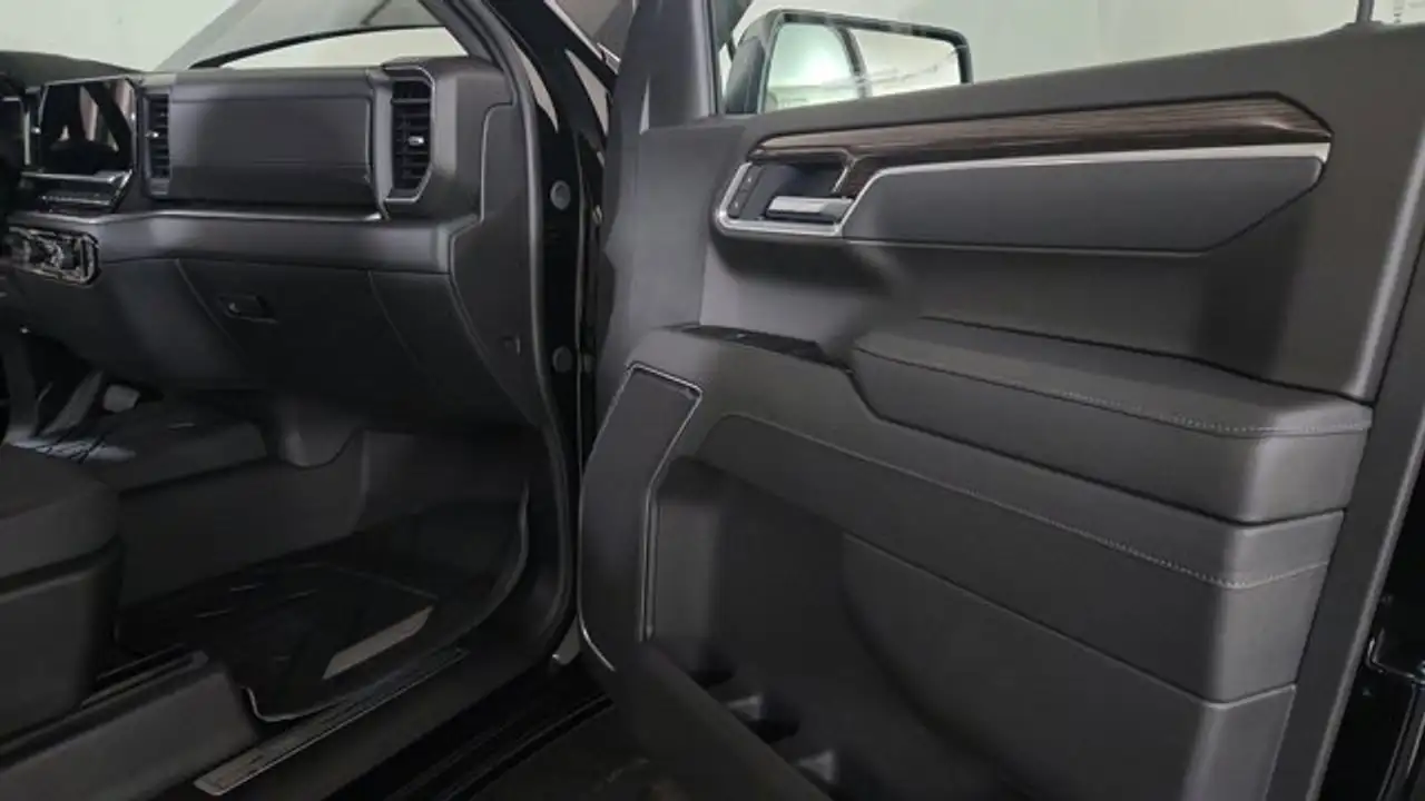 Chevrolet Silverado 1500 photo Chevrolet Silverado 1500