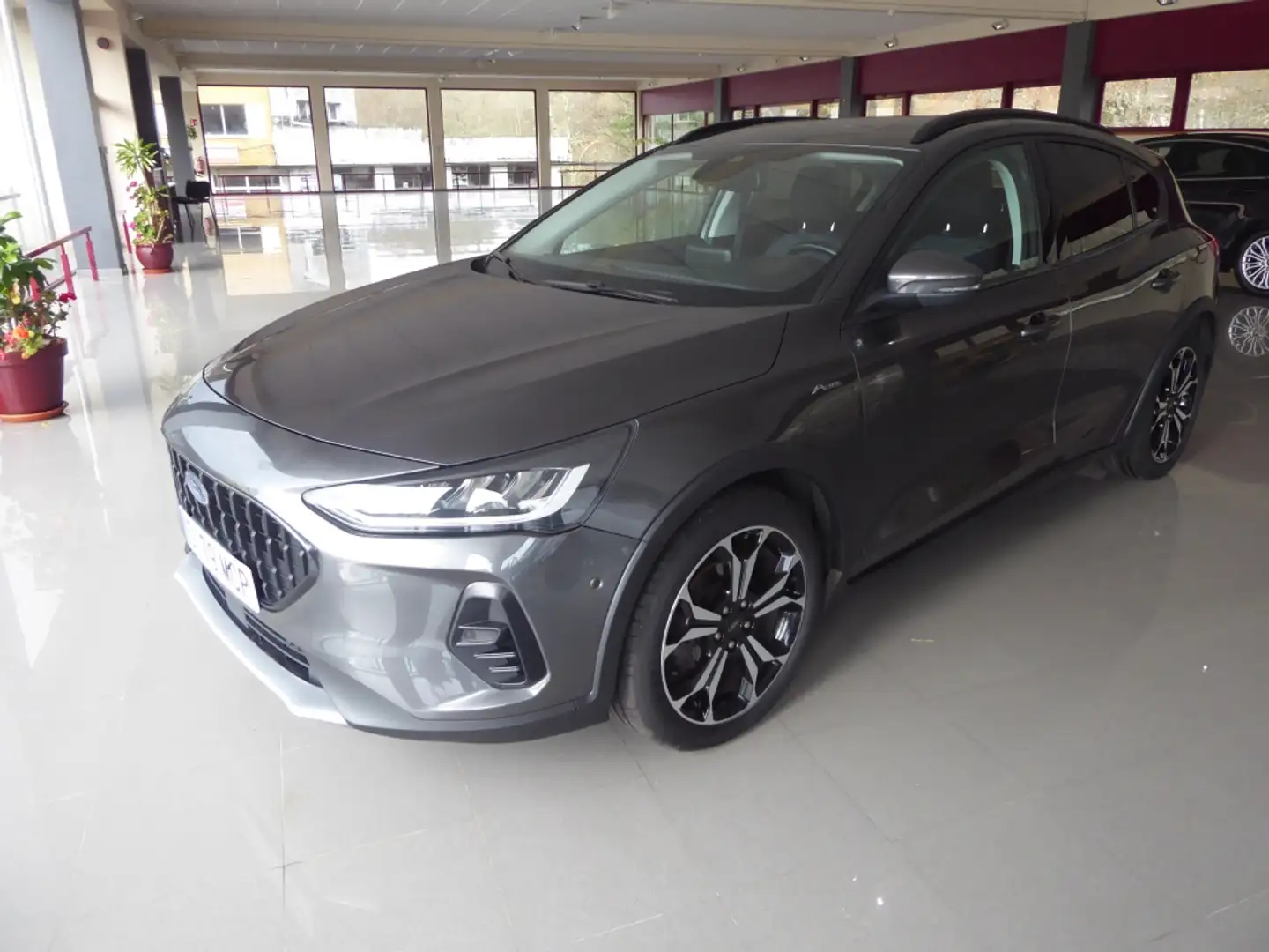 Ford Focus 1.0 Ecoboost MHEV Active Style SIP 155 Grau - 2