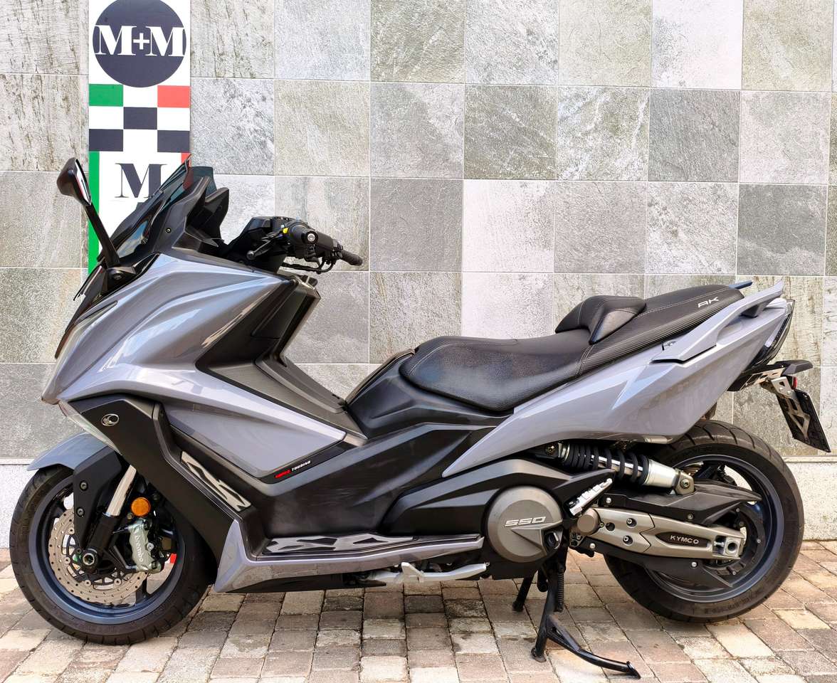 Kymco AK 550