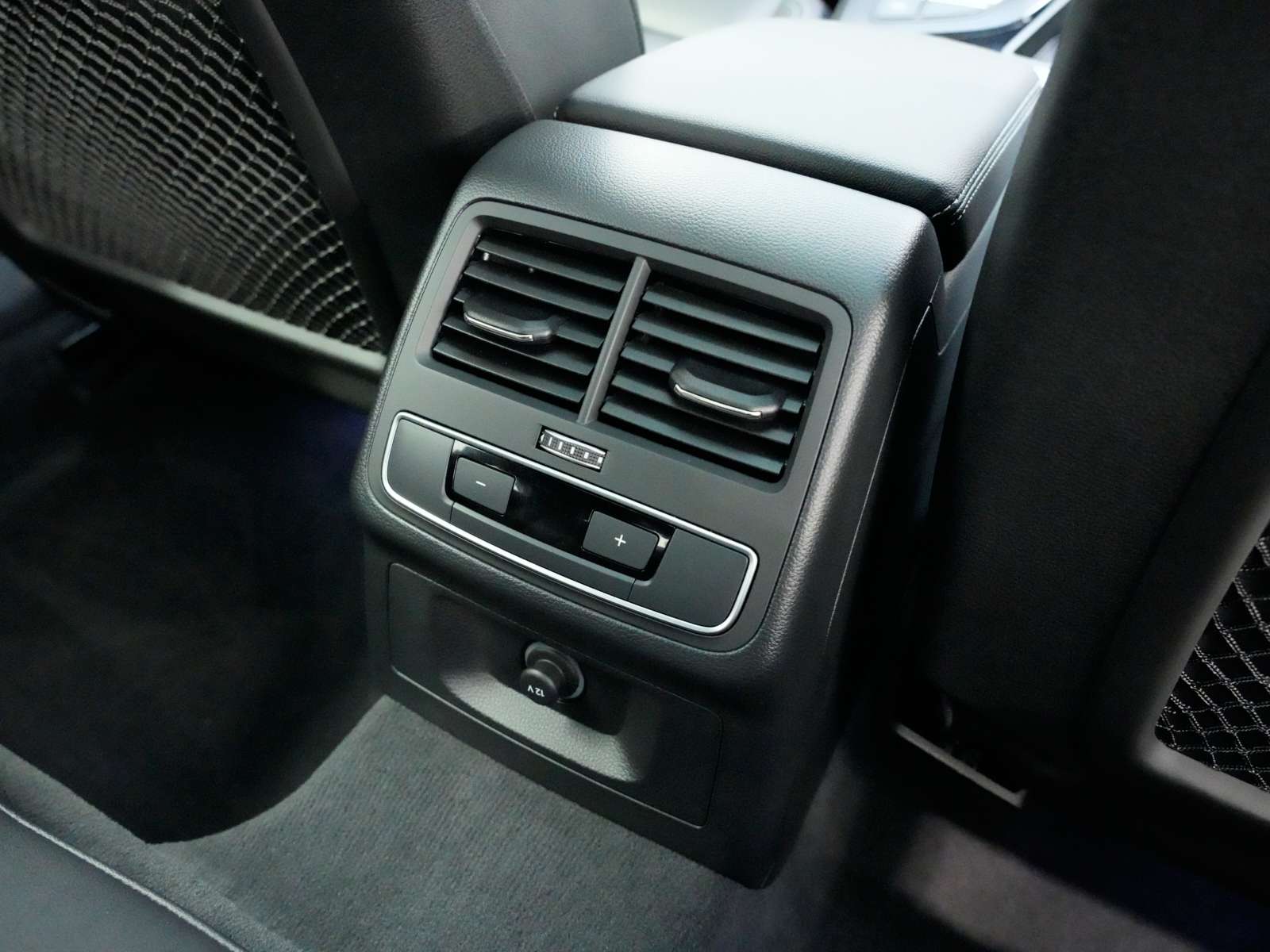 2025 Audi A5 45 TFSI quattro thumb 65