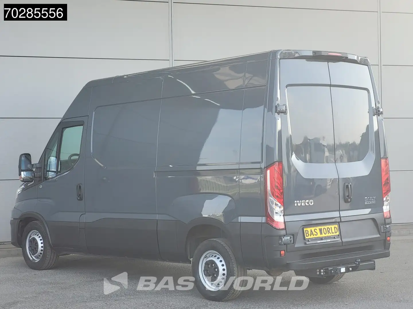 Iveco Daily 35S18 3.0L Automaat L2H2 3,5t Trekhaak LED Navi Ai Gris - 2