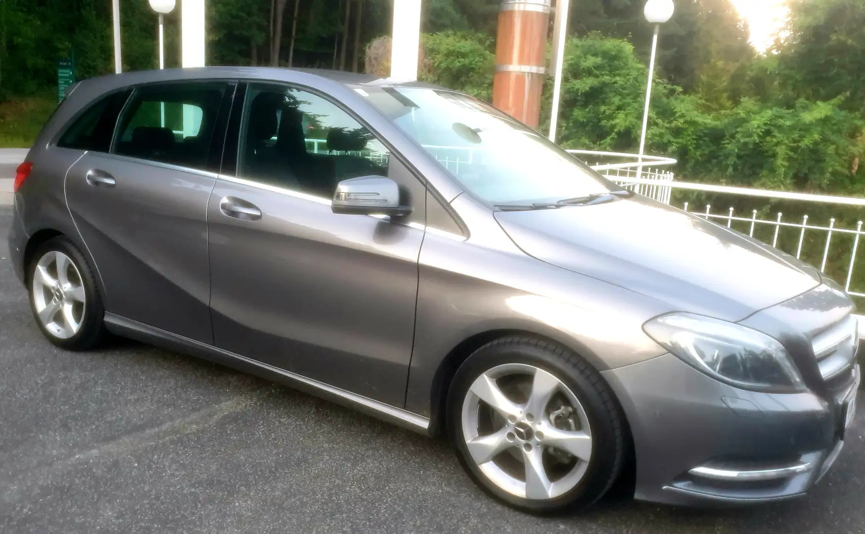 Mercedes-Benz B 200 B  -  Edition Top!!! Grau - 1