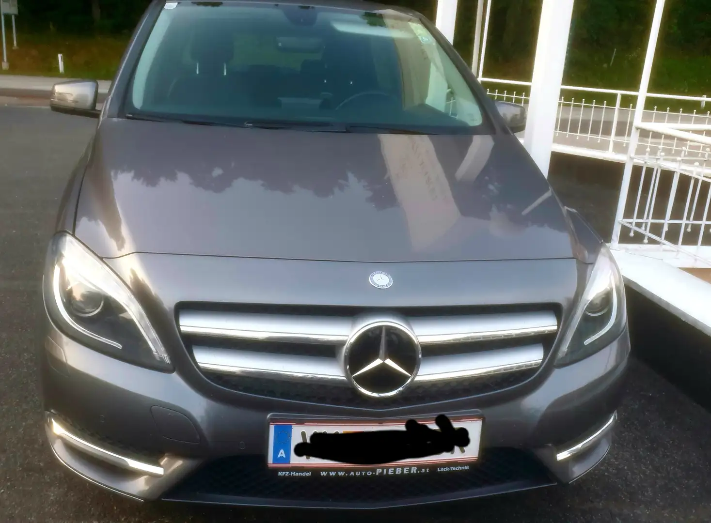 Mercedes-Benz B 200 B  -  Edition Top!!! Grau - 2