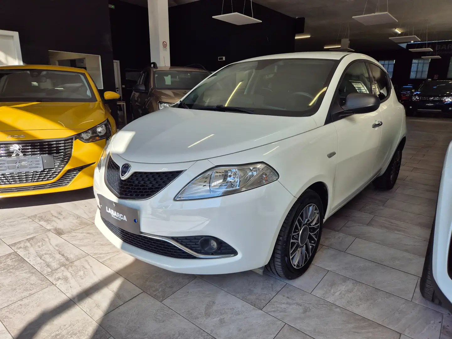Lancia Ypsilon Ypsilon III 2015 1.2 Silver ecochic Gpl 69cv Biały - 2