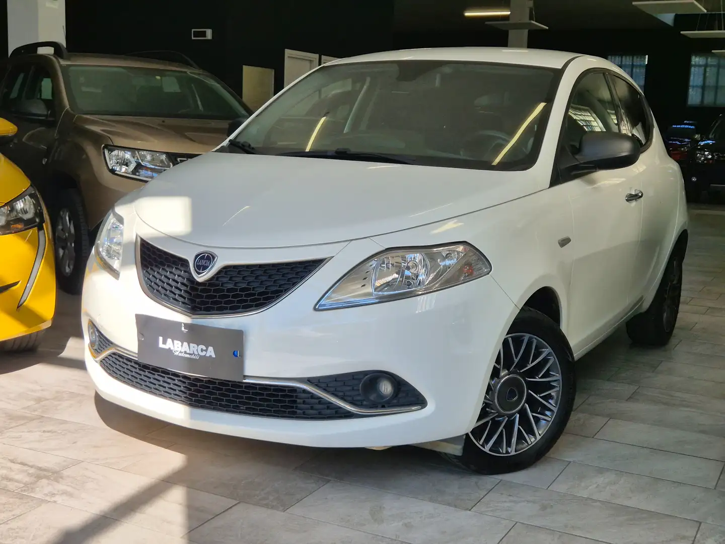 Lancia Ypsilon Ypsilon III 2015 1.2 Silver ecochic Gpl 69cv Biały - 1