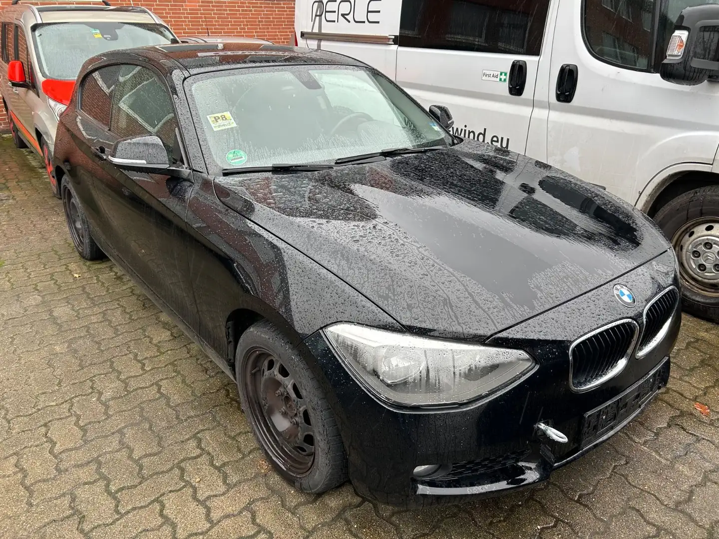 BMW 114 i Limousine 3-trg.*Klimaautom.*Sitzheizung* Schwarz - 2