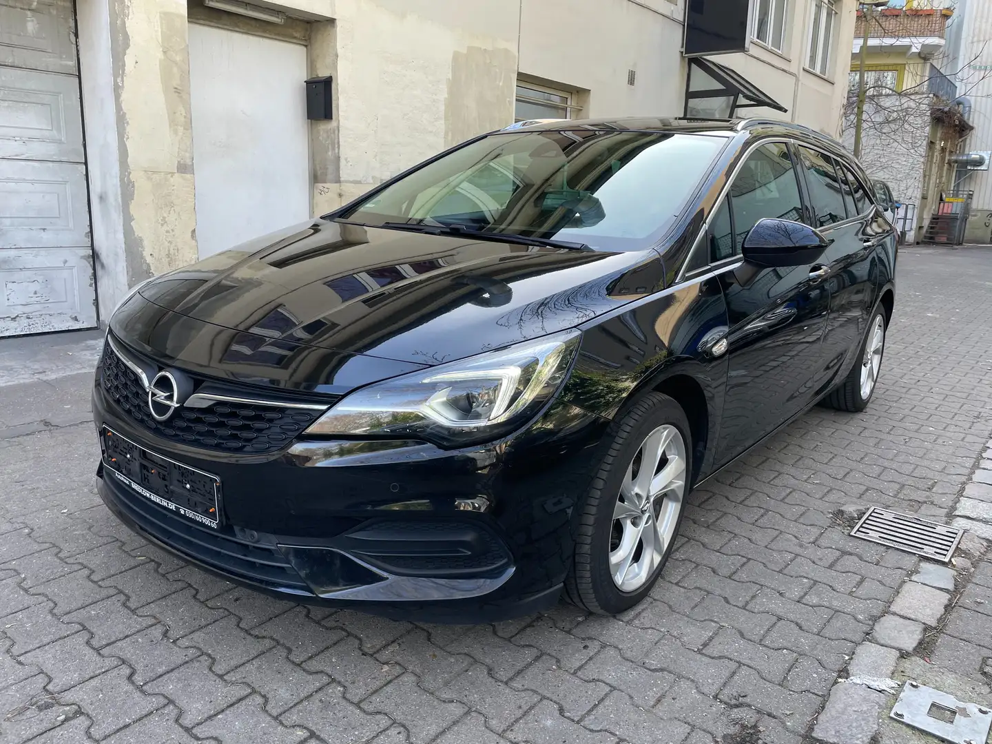 Opel Astra 1.5 D Start/Stop Sports Tourer Automatik  Elegance Schwarz - 1