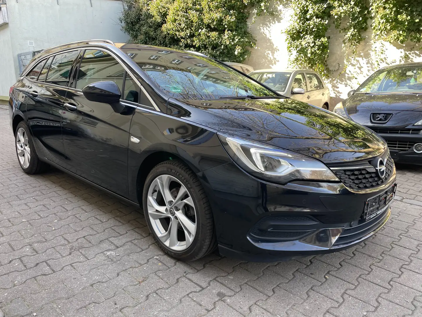 Opel Astra 1.5 D Start/Stop Sports Tourer Automatik  Elegance Schwarz - 2