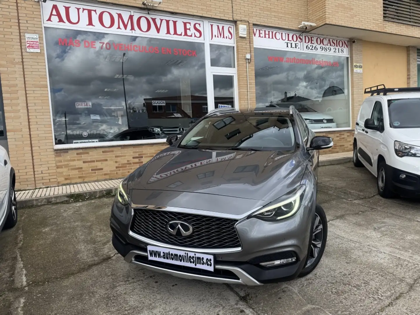 Infiniti QX30 2.2d Premium AWD 7DCT Gris - 2
