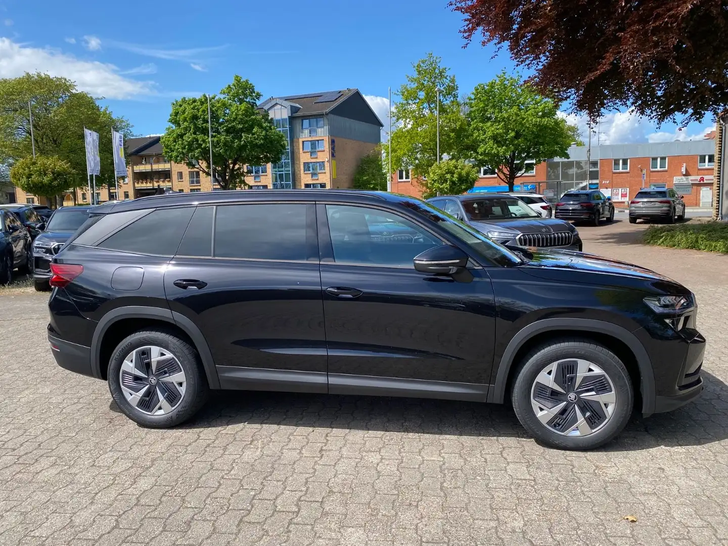Skoda Kodiaq 1.5 TSI mHEV Selection NAVI AHK Standheiz Schwarz - 2