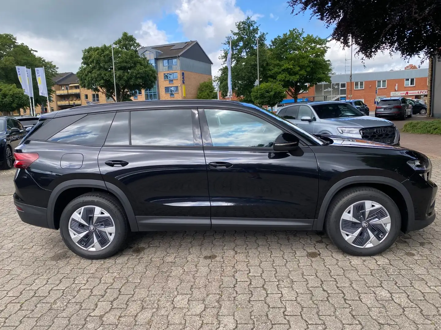 Skoda Kodiaq 1.5 TSI mHEV Selection NAVI AHK Standheiz Schwarz - 2