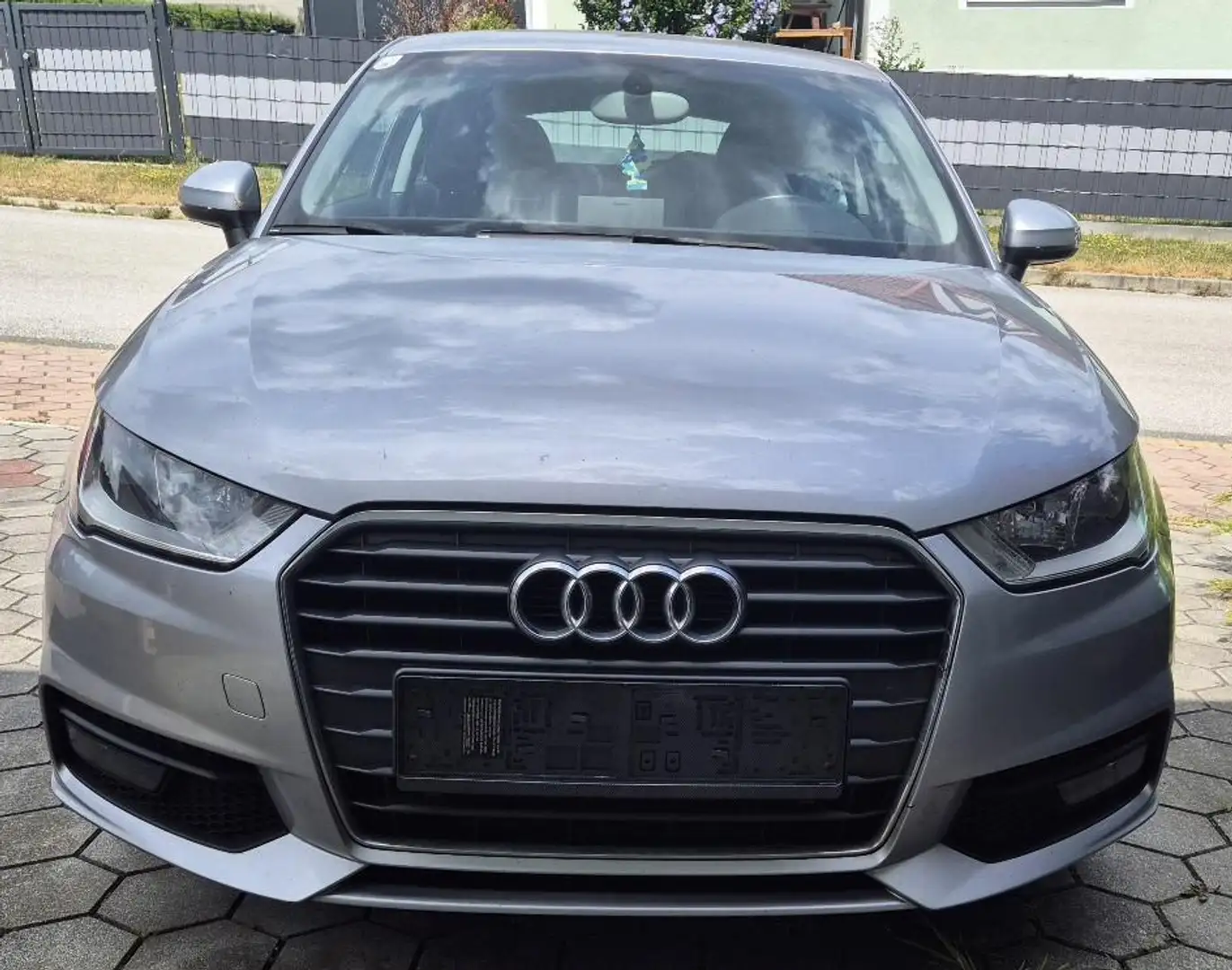 Audi A1 A1 1,6 TDI Grau - 2