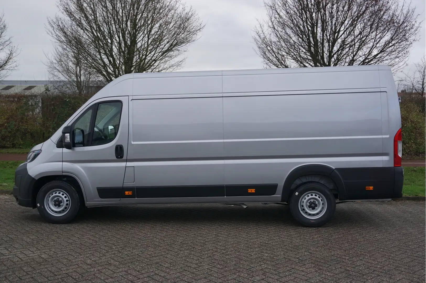 Fiat Ducato Maxi 35 2.2 180PK L4H2 EAT8 AUT BPM VRIJ!! Clima, Zilver - 2