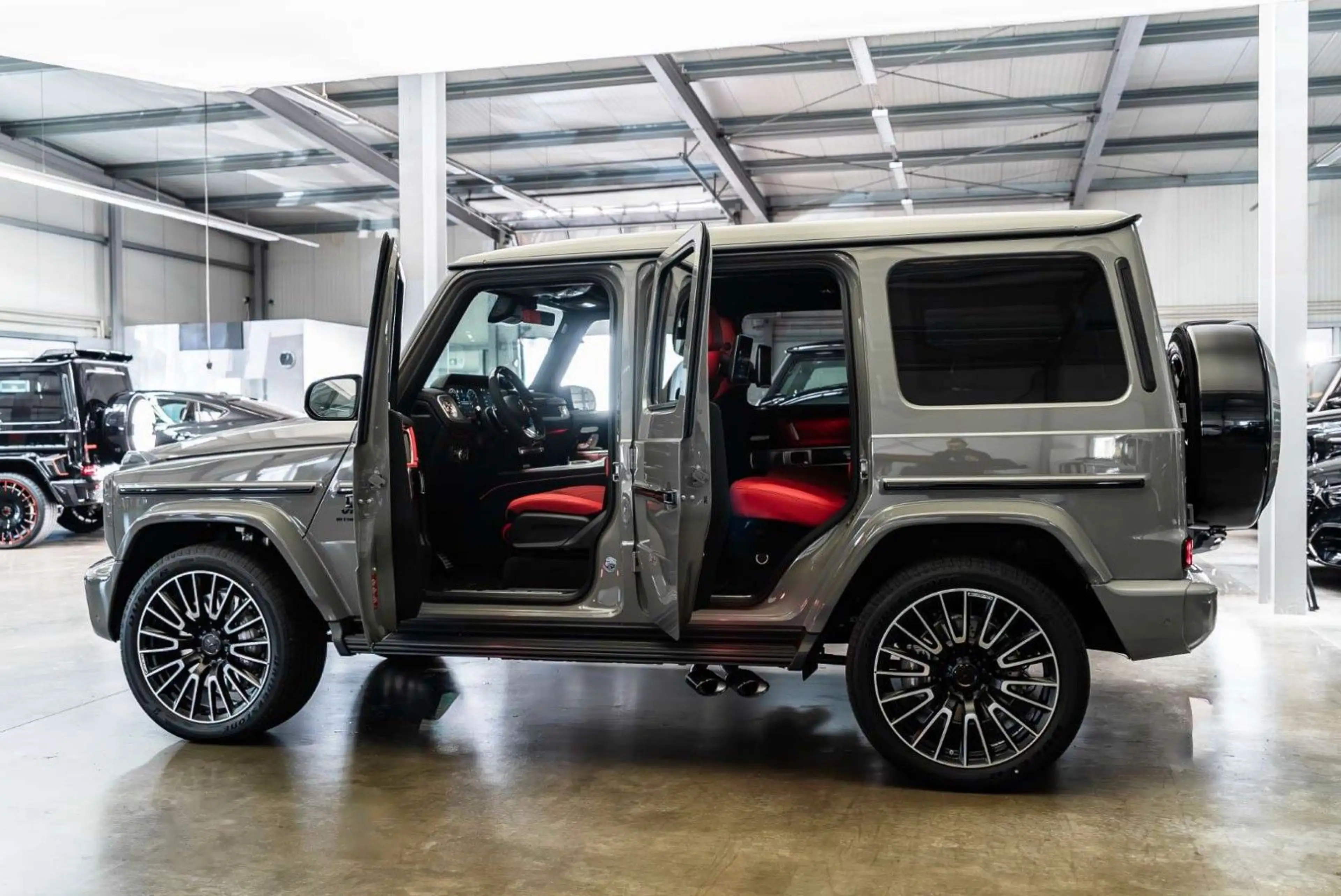 Mercedes-Benz G 63 AMG / Superior Line / A22 / MY 2027 — photo 9