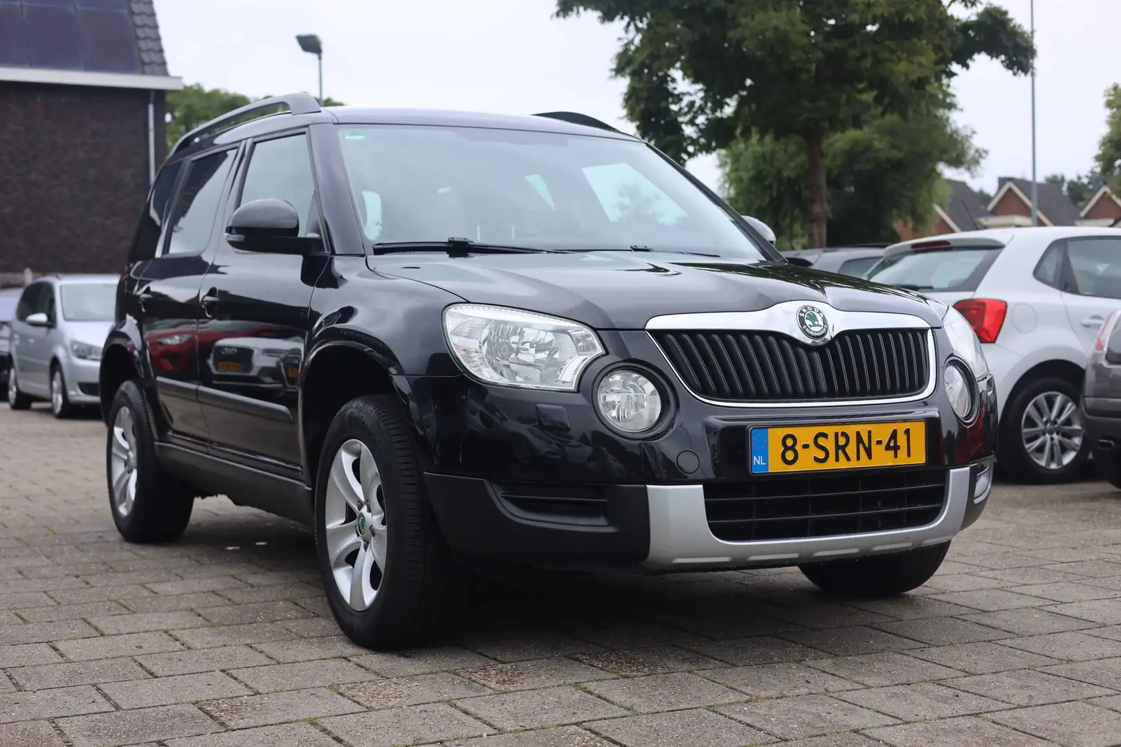 Skoda Yeti 1.2 TSI SPRINT PRO I AUT I TREKHAAK I CRUISE Negru - 2