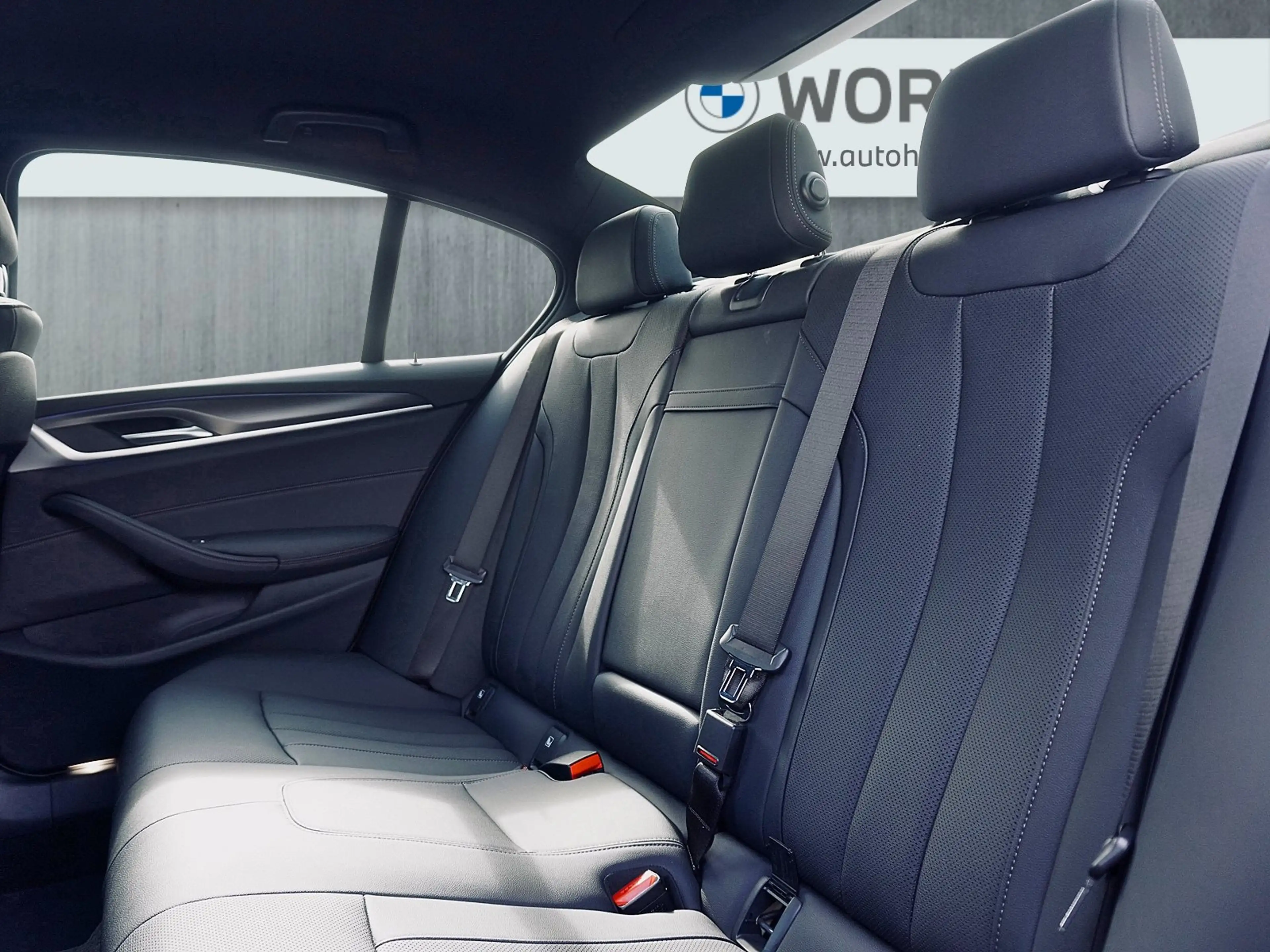 BMW 540 i xDrive Limousine — photo 10