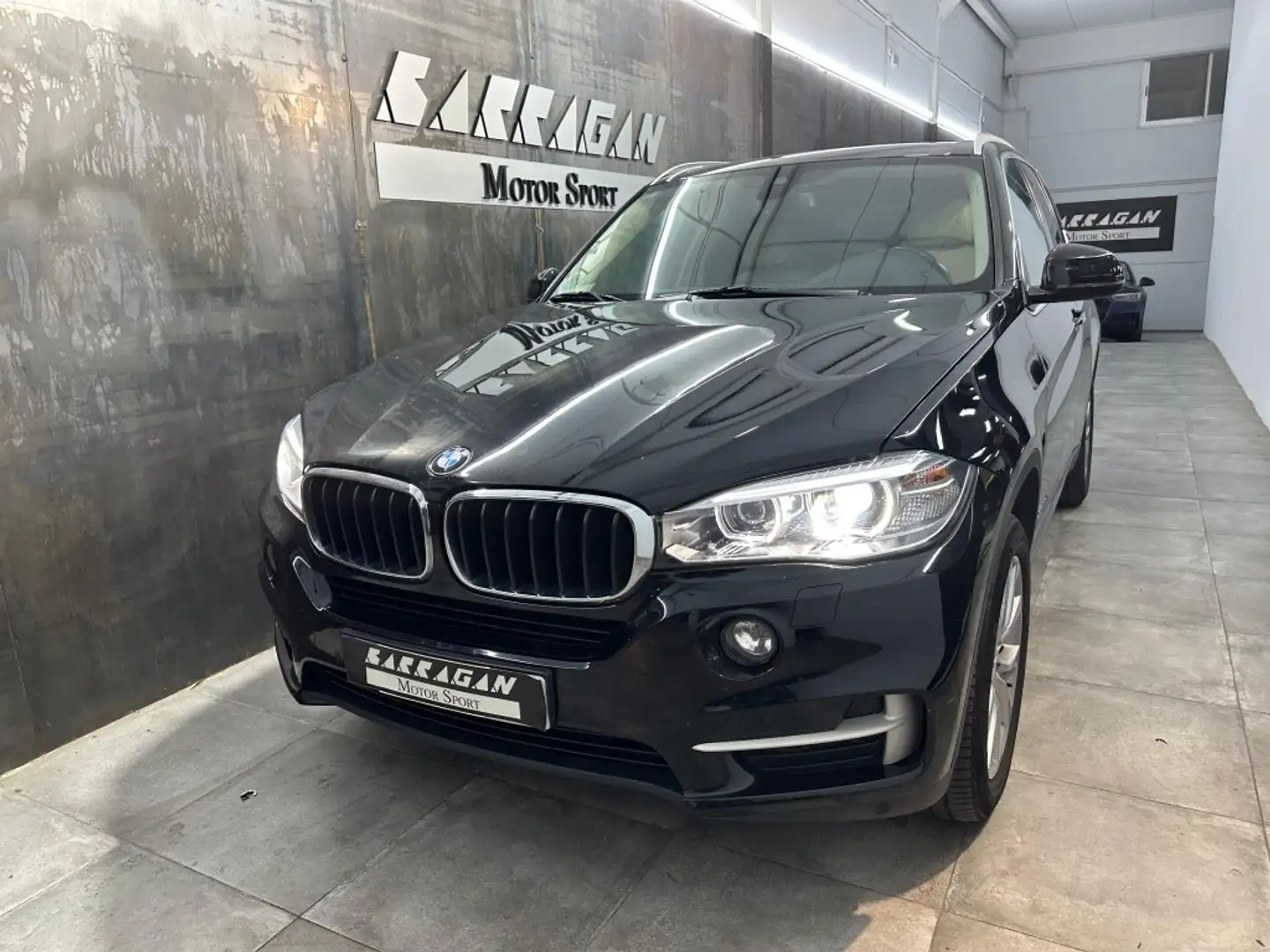 BMW X5 xDrive 30dA Noir - 1