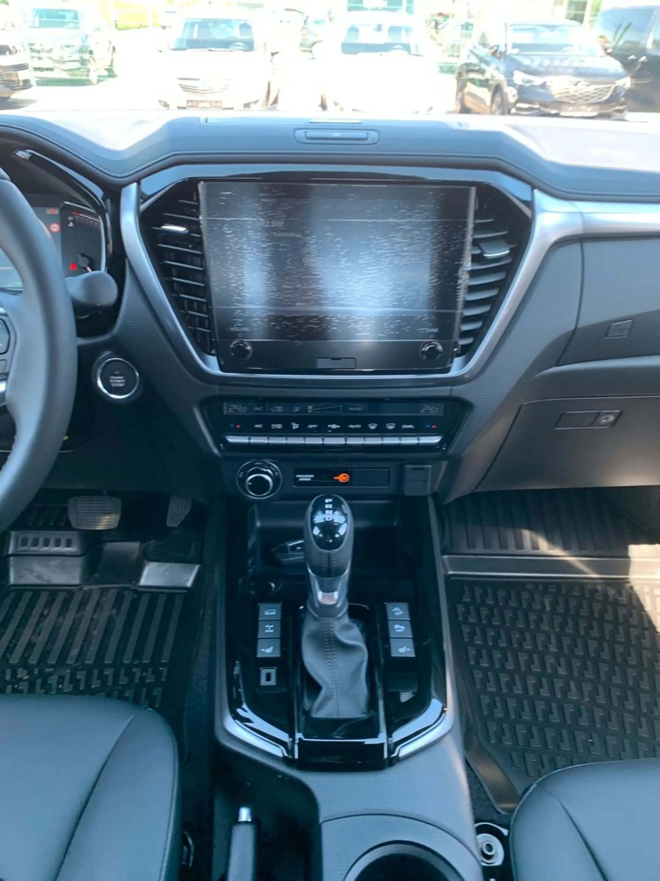 Isuzu D-Max Double Cab 4WD LSE 2.2 8 AT Lagerwagen — photo 12