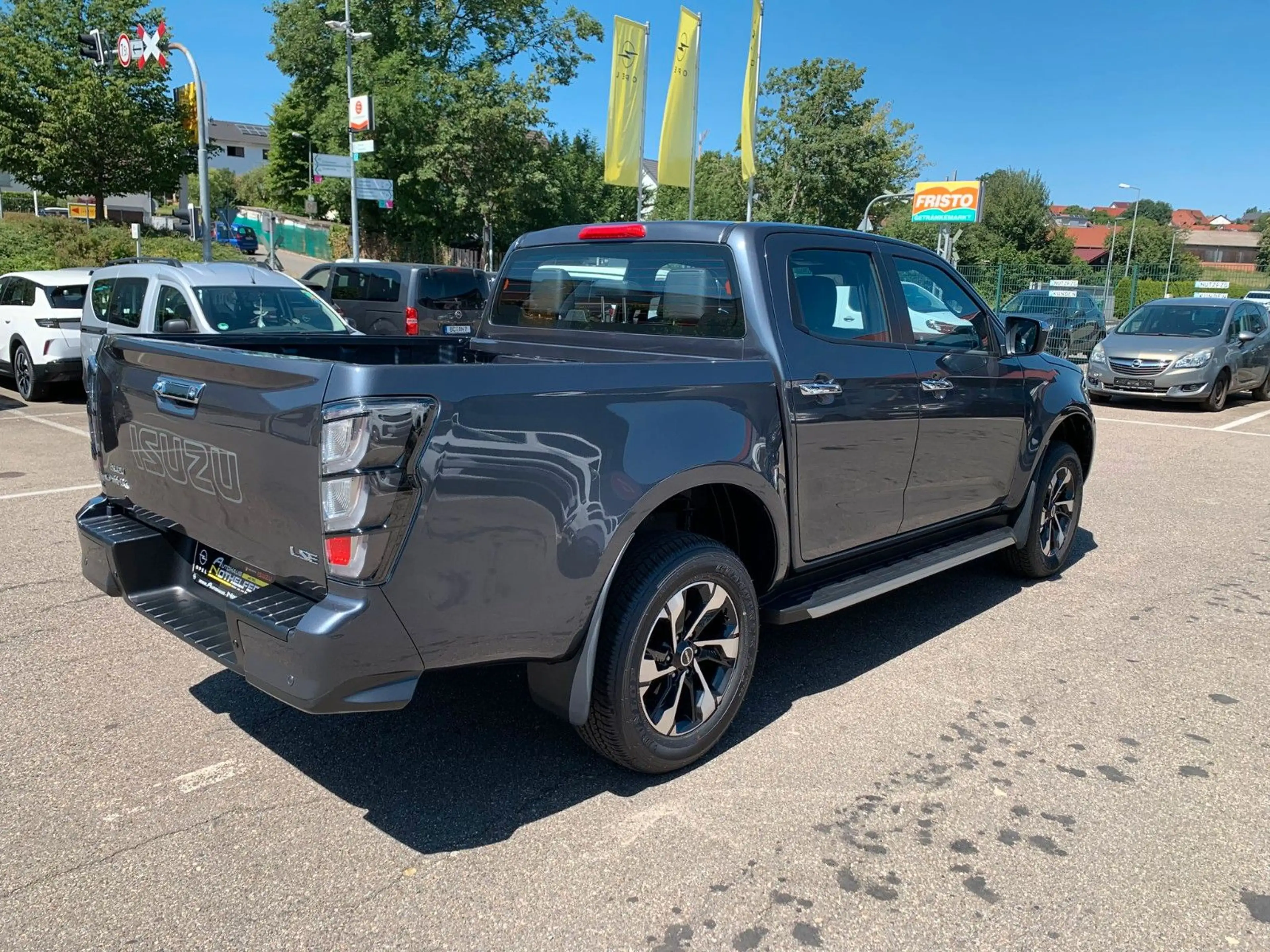 Isuzu D-Max Double Cab 4WD LSE 2.2 8 AT Lagerwagen — photo 6