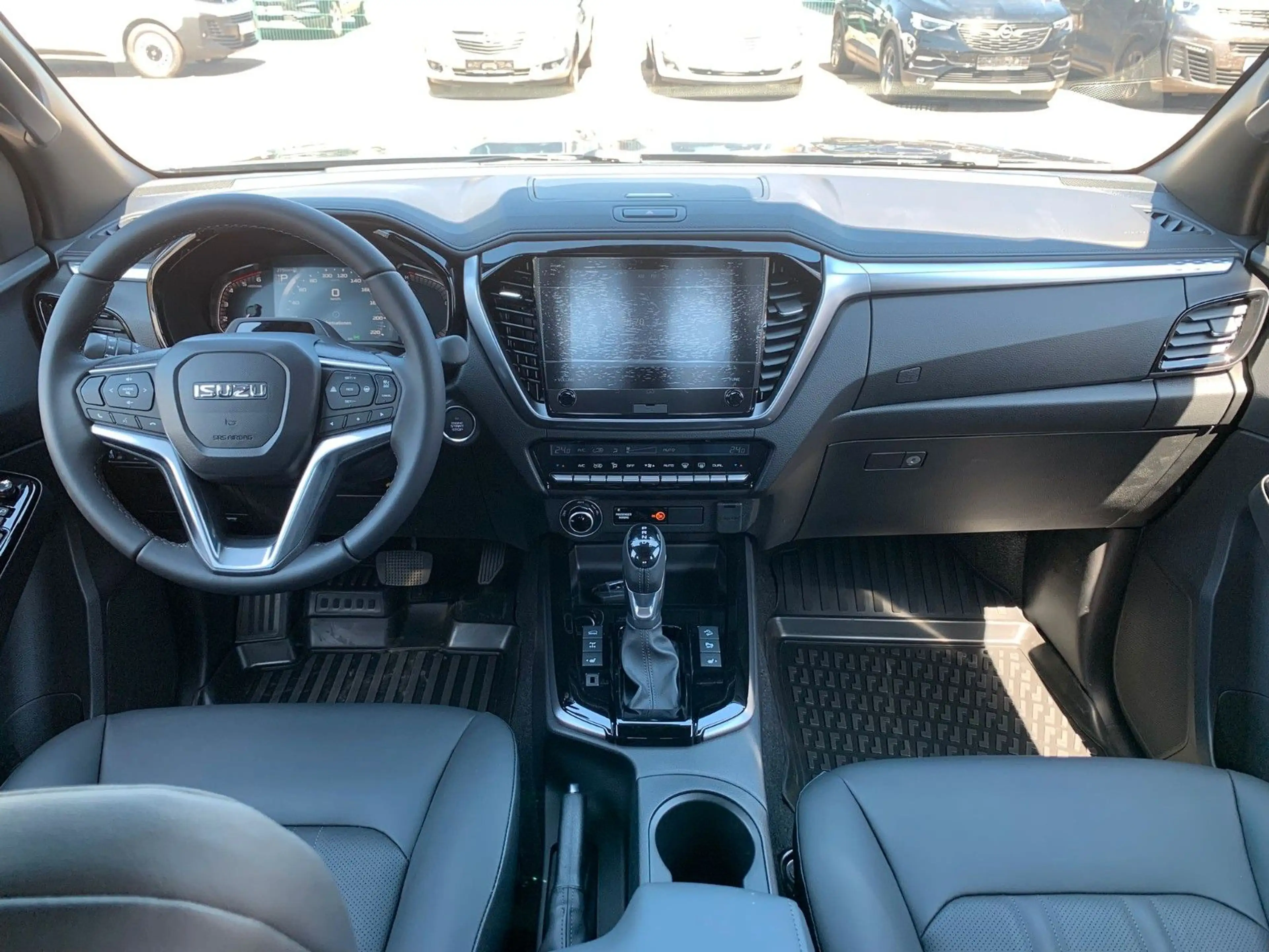 Isuzu D-Max Double Cab 4WD LSE 2.2 8 AT Lagerwagen — photo 11