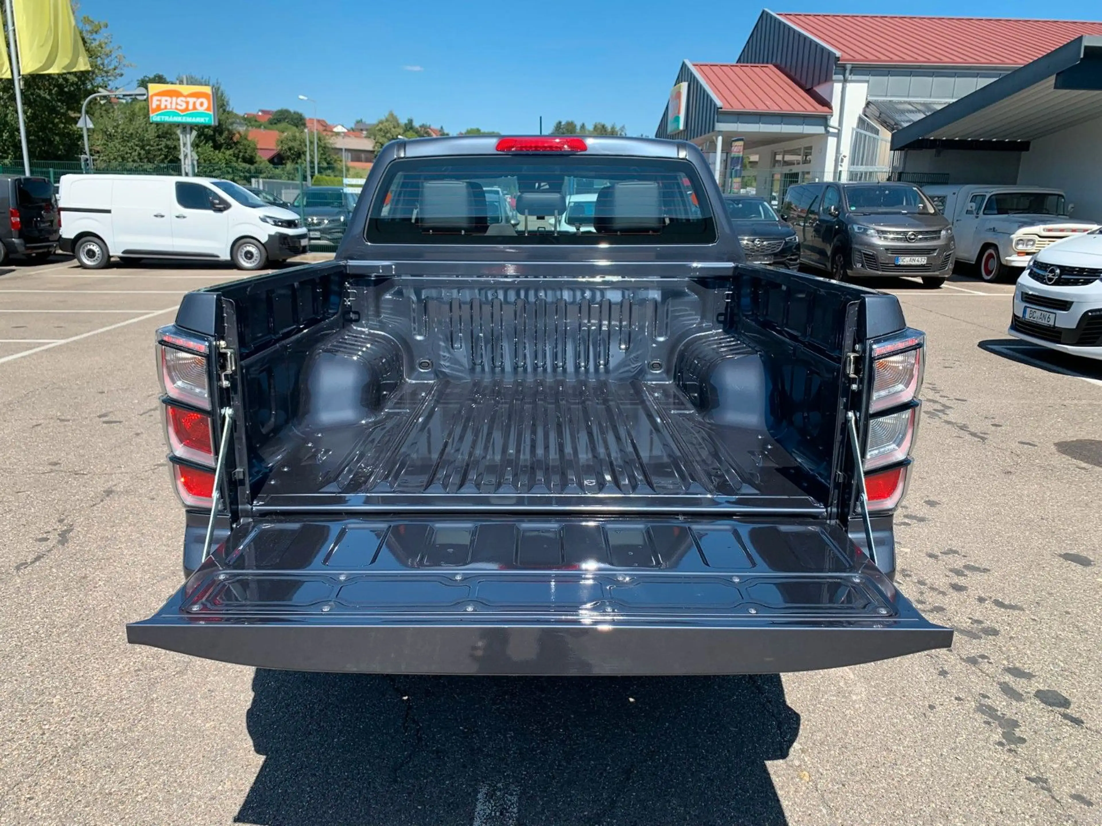Isuzu D-Max Double Cab 4WD LSE 2.2 8 AT Lagerwagen — photo 8