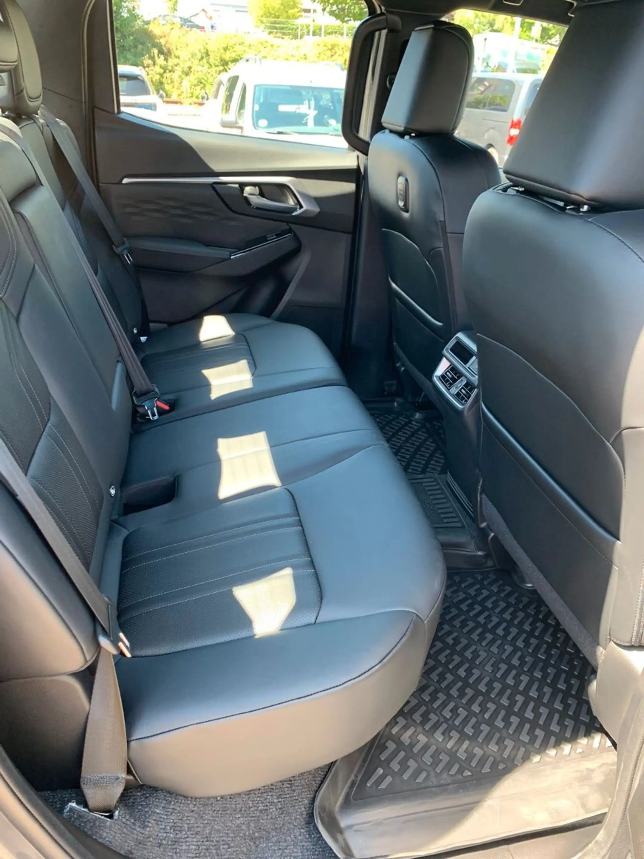 Isuzu D-Max Double Cab 4WD LSE 2.2 8 AT Lagerwagen — photo 15