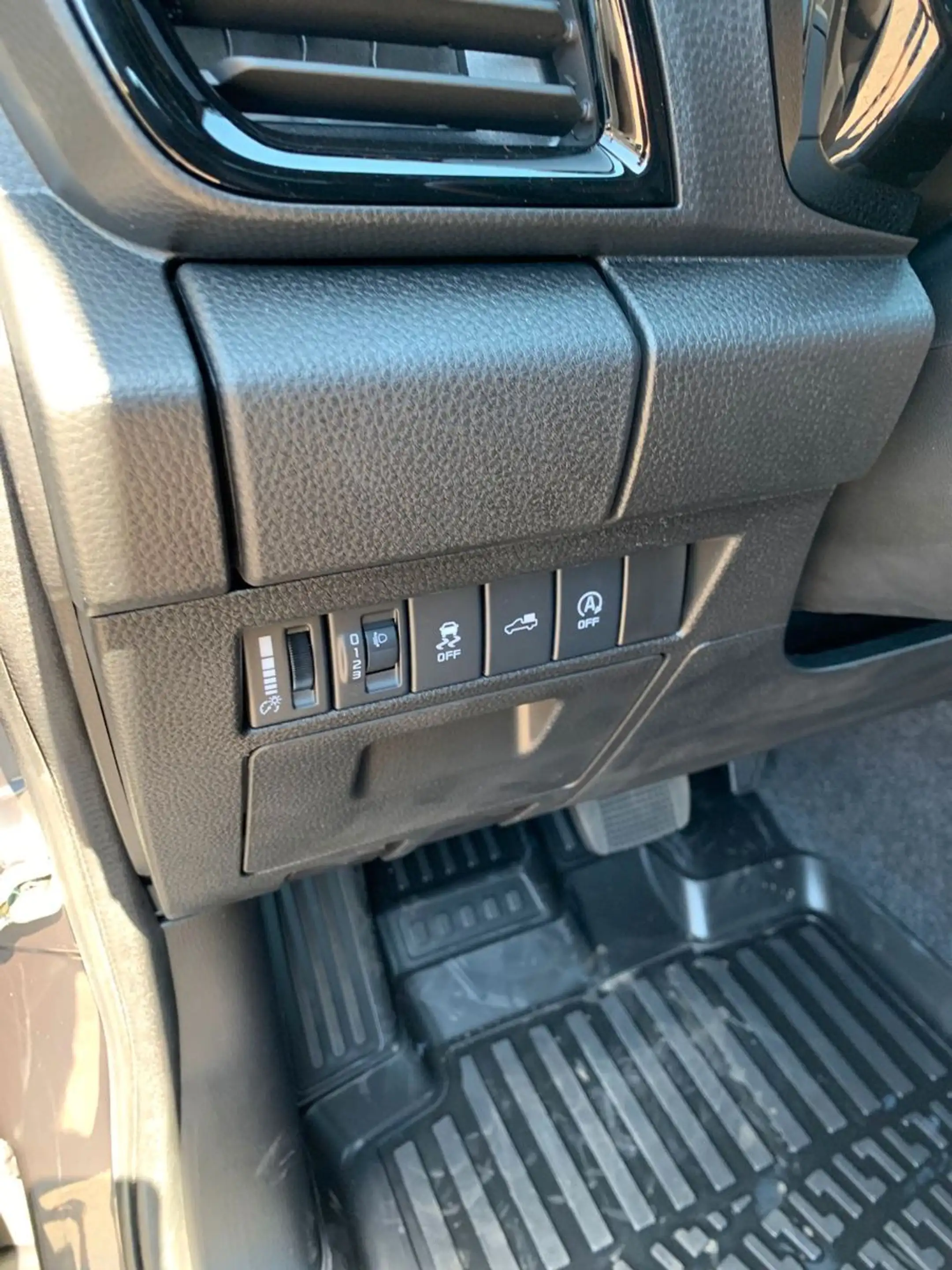 Isuzu D-Max Double Cab 4WD LSE 2.2 8 AT Lagerwagen — photo 24