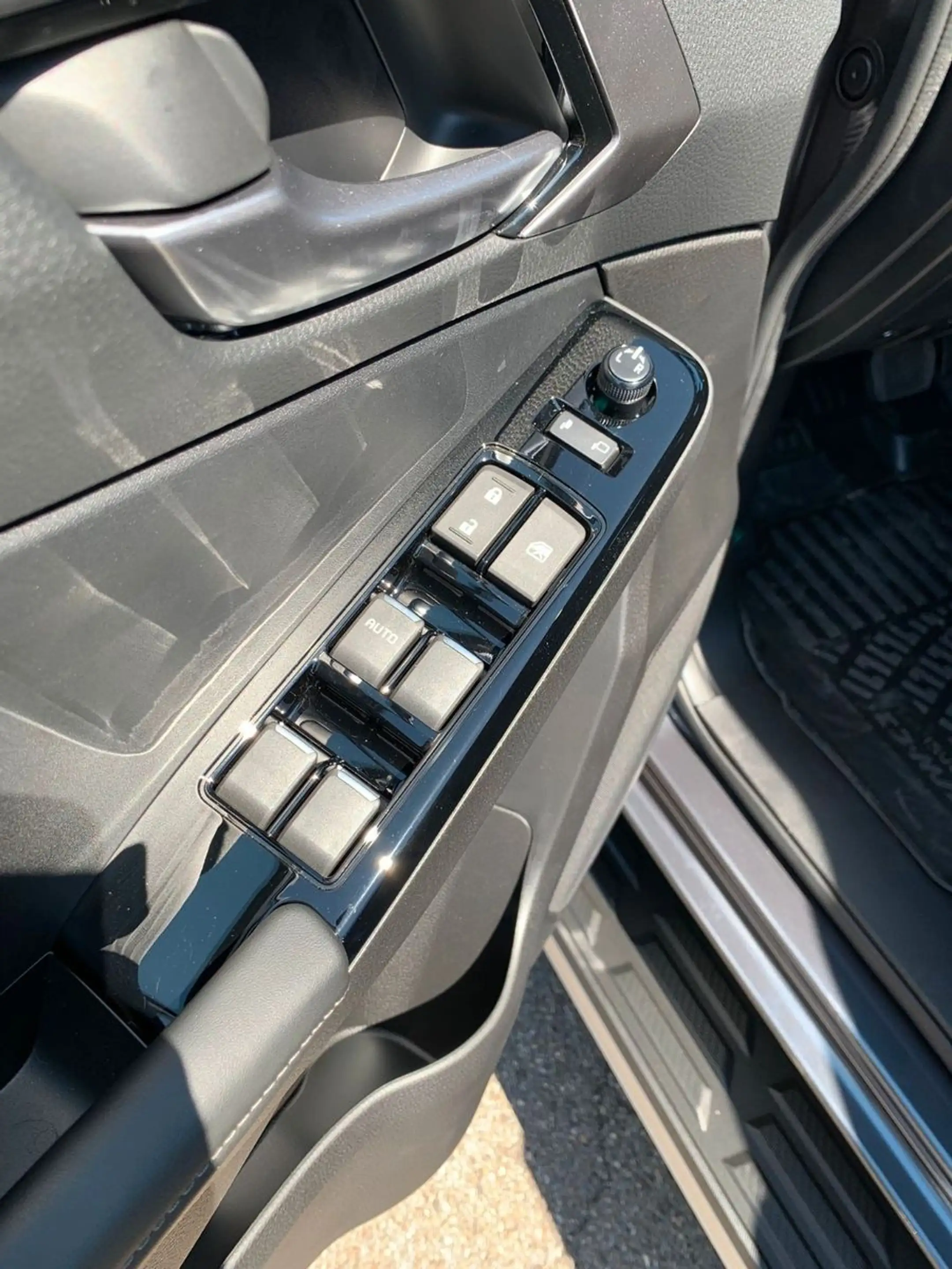 Isuzu D-Max Double Cab 4WD LSE 2.2 8 AT Lagerwagen — photo 25