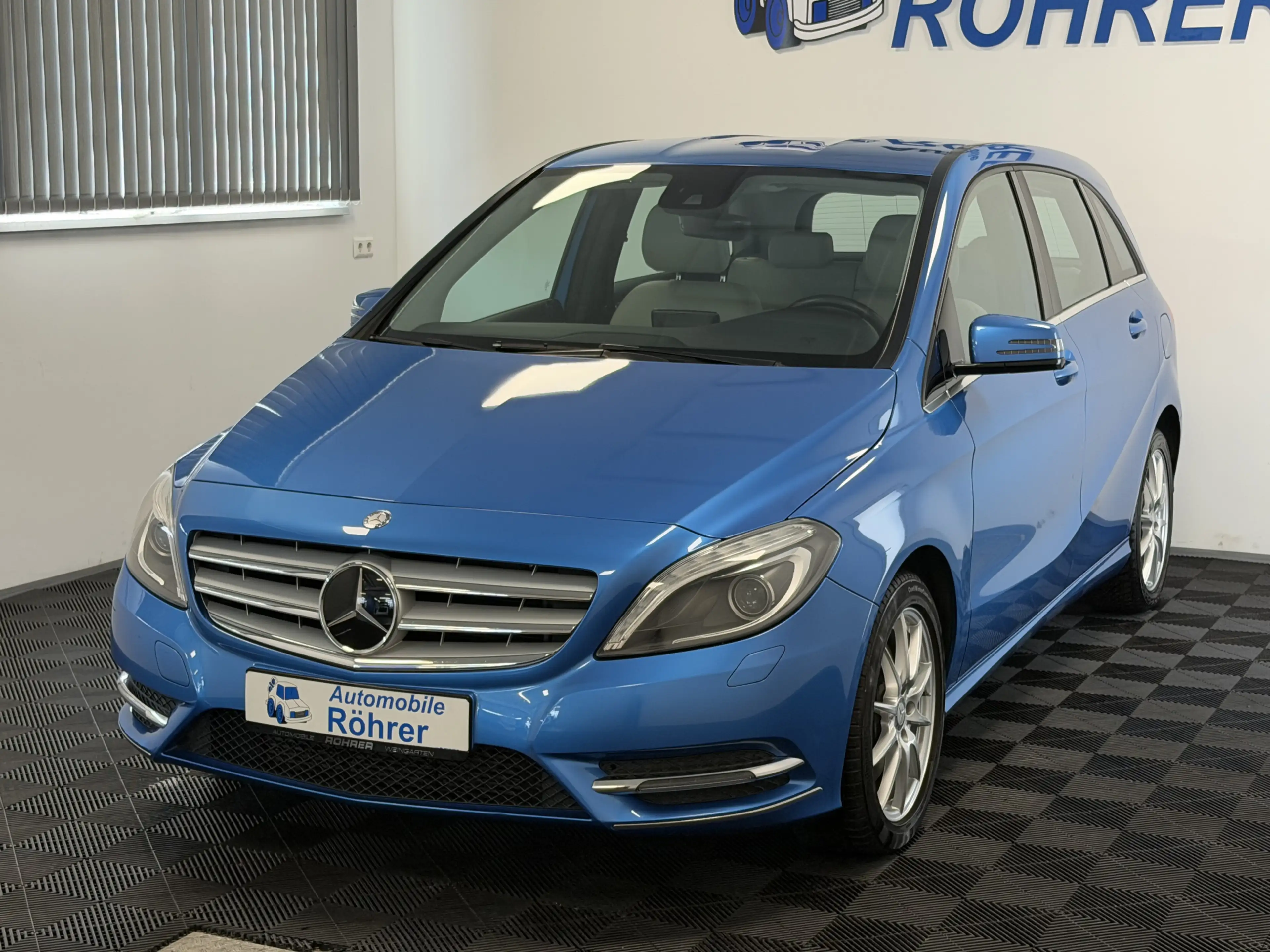 Mercedes-Benz B 250 BlueEff. Aut. Leder Kamera Bi-Xenon Distr+ — photo 2