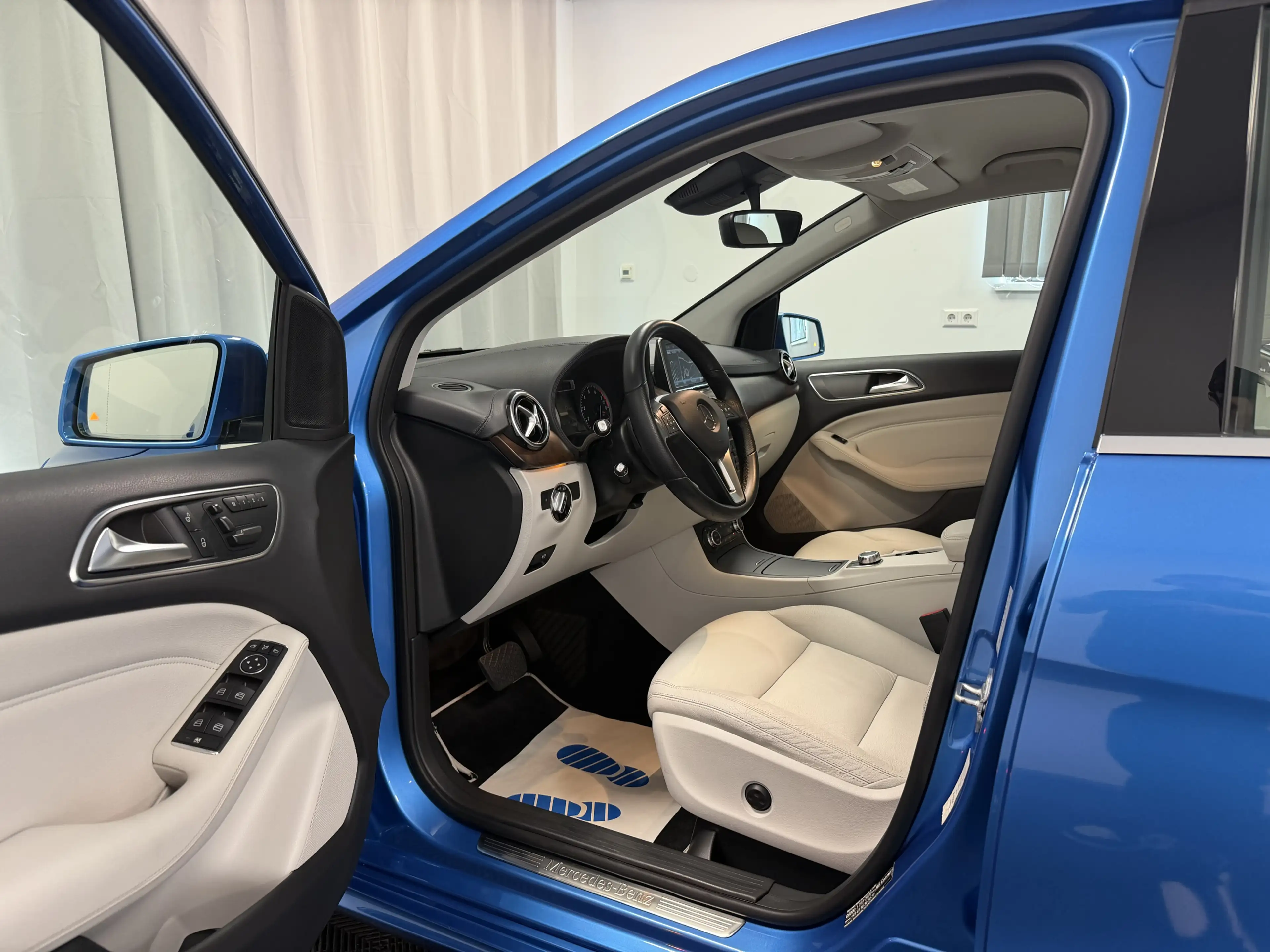Mercedes-Benz B 250 BlueEff. Aut. Leder Kamera Bi-Xenon Distr+ — photo 9